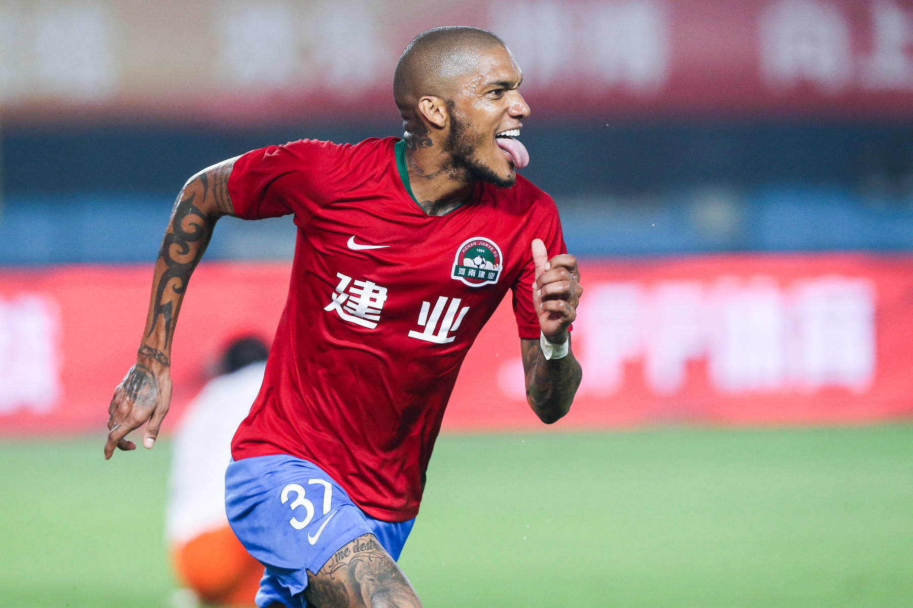 乐动网站 -包含泰山雷霆队鏖战塞外金雕队，乒乓球联赛险胜，核心复出即建功。冲刺阶段不容有失的词条