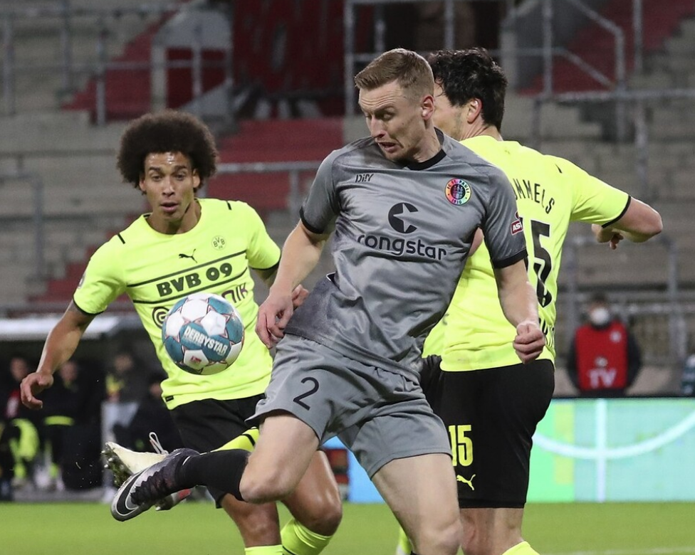 乐动体育 -赛地聚焦——中超冲刺阶段热度飙升，多特蒙德状态回暖，话题不断，更衣室氛围转暖的简单介绍