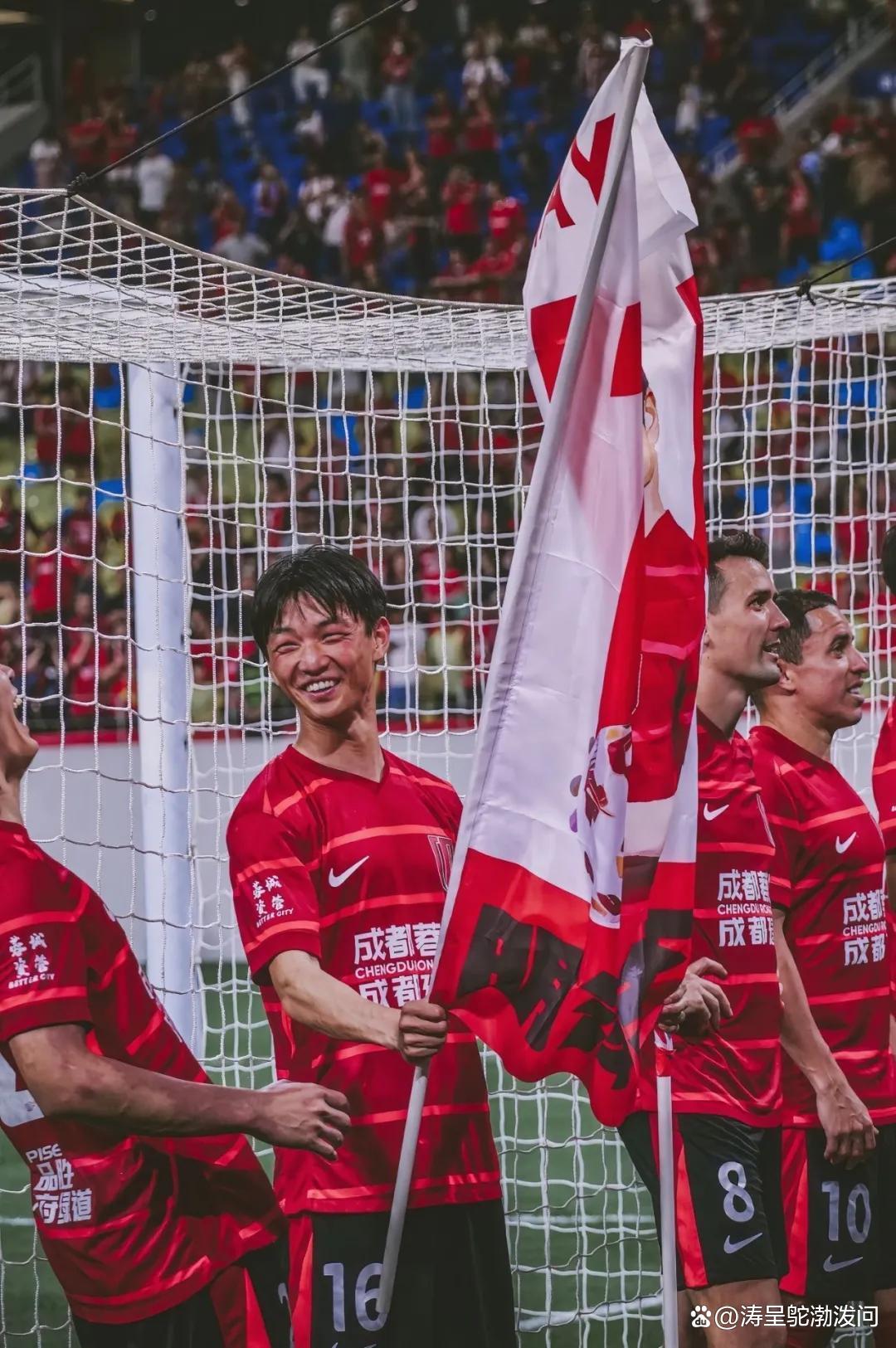 乐动体育下载 -集结日成都蓉城调整名单以备CBA季后赛;绝杀压哨环节打磨;气氛紧张;年轻球员得到机会的简单介绍